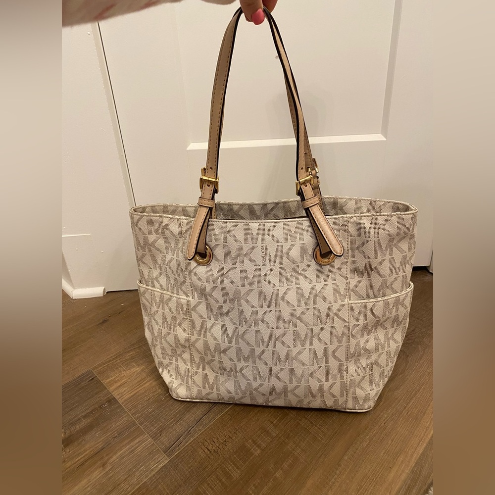 Michael Kors purse